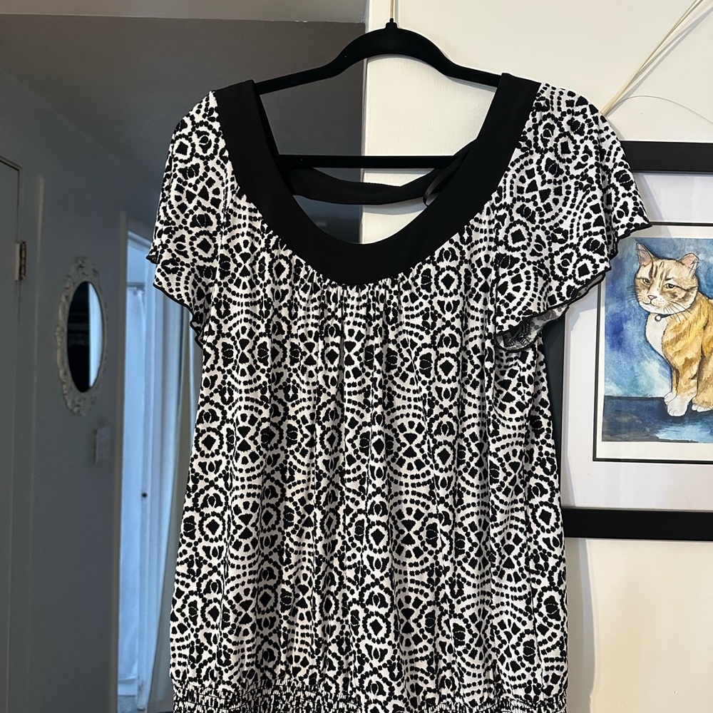 Black and White Patterned Women's Top